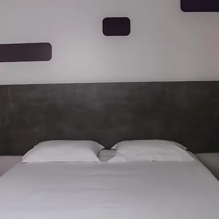 Hotel H24